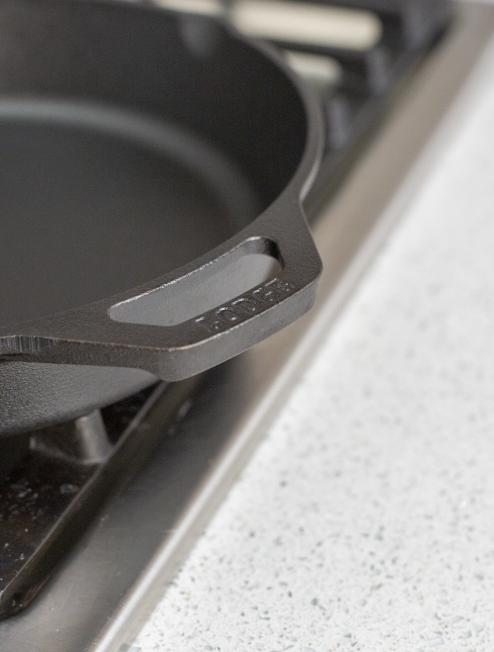 Cast Iron Dual-Handle Pan - Image 14